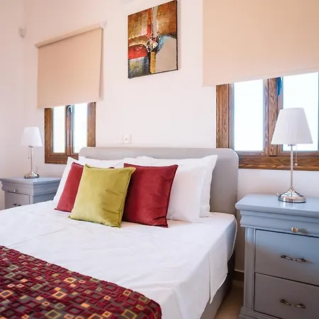 Andrea By Prestige Bookings Пейя