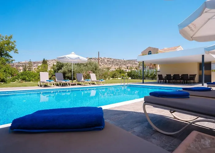 Andrea By Prestige Bookings Пейя