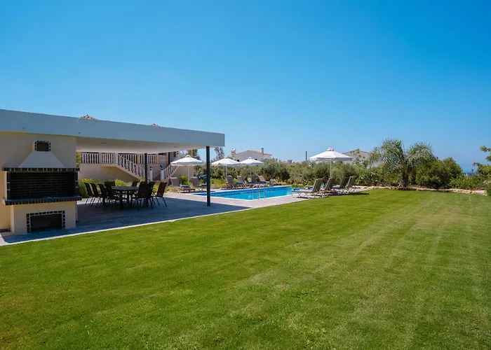 Andrea By Prestige Bookings * ペイヤ